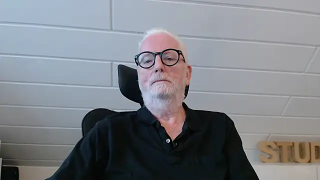 Greyhound70 online show from 09-16-25, 08:04