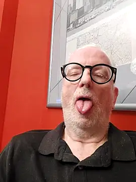 Greyhound70 online show from 02-22-26, 06:50