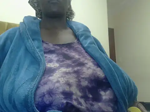 Snapshot of xXXBusty_gabby chatting on 12-14-25, 04:23 xXXBusty gabby online show from 12-14-25, 04:23