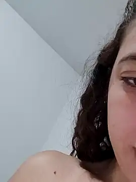 Snapshot of Sweet-diamondxxx chatting on 12-15-24, 06:29 Sweet-diamondxxx online show from 12-15-24, 06:29