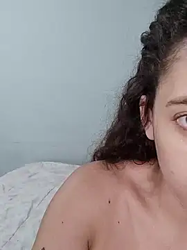 Snapshot of Sweet-diamondxxx chatting on 12-15-24, 07:21 Sweet-diamondxxx online show from 12-15-24, 07:21