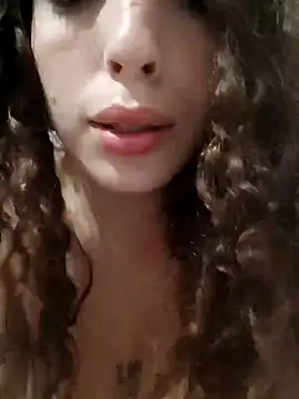 Snapshot of Sweet-diamondxxx chatting on 01-07-25, 01:46 Sweet-diamondxxx online show from 01-07-25, 01:46