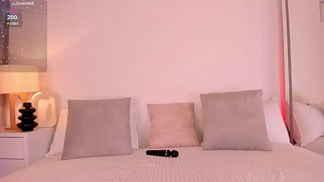 Snapshot of alisson_81 chatting on 02-21-25, 12:49 alisson 81 online show from 02-21-25, 12:49