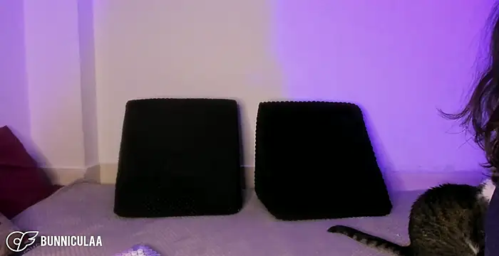 larissa01  online show from 04-07-26, 12:00