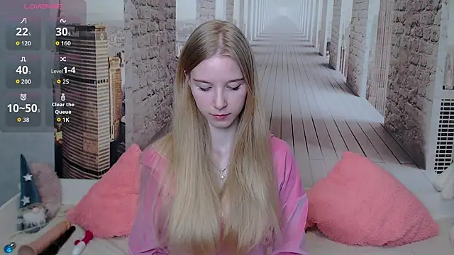 Cutieblondegirl online show from 03-27-26, 10:15