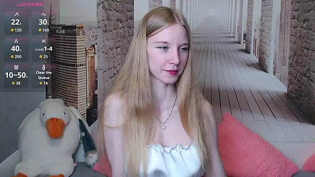 Cutieblondegirl online show from 04-02-26, 06:16