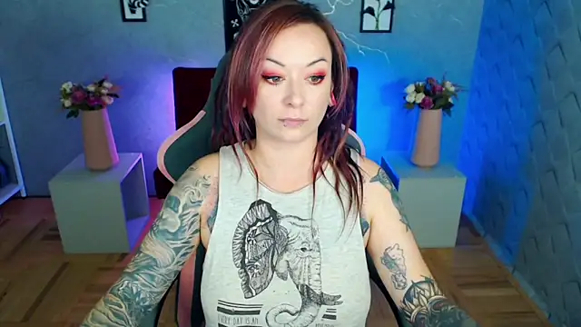 Snapshot of Miss-Tattoo chatting on 11-10-25, 12:59 Miss-Tattoo online show from 11-10-25, 12:59