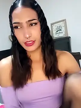 Snapshot of Lanna_hott_ chatting on 03-22-25, 08:15 Lanna hott online show from 03-22-25, 08:15