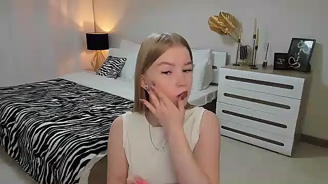 shy  lady online show from 03-04-25, 06:18