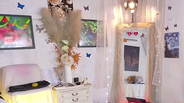 Snapshot of Kyara_Queen chatting on 11-17-25, 05:30 Kyara Queen online show from 11-17-25, 05:30