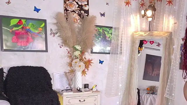 Snapshot of Kyara_Queen chatting on 11-18-25, 06:23 Kyara Queen online show from 11-18-25, 06:23