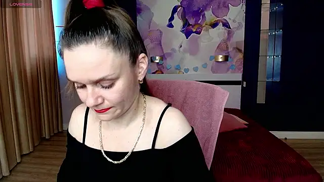 Snapshot of AriaGray chatting on 03-08-26, 08:07 AriaGray online show from 03-08-26, 08:07