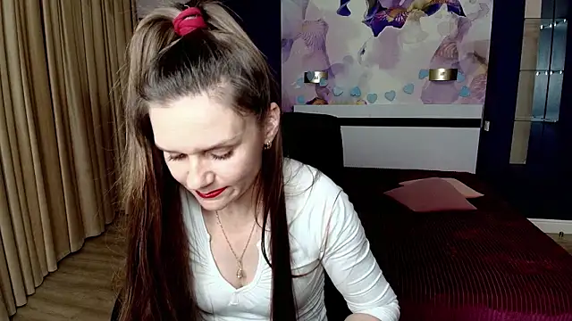 Snapshot of AriaGray chatting on 03-18-26, 07:17 AriaGray online show from 03-18-26, 07:17