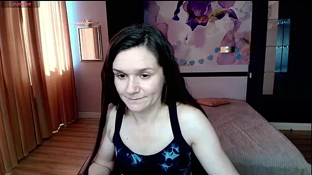 Snapshot of AriaGray chatting on 04-15-26, 12:01 AriaGray online show from 04-15-26, 12:01
