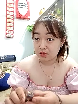 VyOanh2K online show from 02-13-25, 04:28