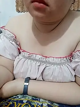 Snapshot of VyOanh2K chatting on 07-19-26, 03:05 VyOanh2K online show from 07-19-26, 03:05
