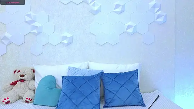 Snapshot of Lynna_Sparks chatting on 02-10-25, 03:57 Lynna Sparks online show from 02-10-25, 03:57