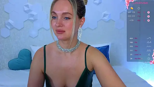 Snapshot of Lynna_Sparks chatting on 10-06-25, 03:48 Lynna Sparks online show from 10-06-25, 03:48