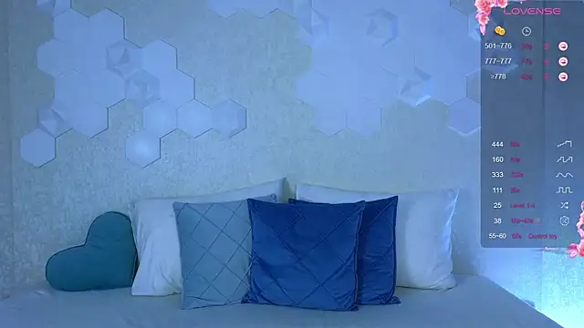 Snapshot of Lynna_Sparks chatting on 10-20-25, 02:56 Lynna Sparks online show from 10-20-25, 02:56