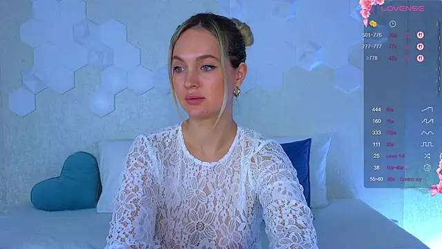 Snapshot of Lynna_Sparks chatting on 10-24-25, 03:14 Lynna Sparks online show from 10-24-25, 03:14