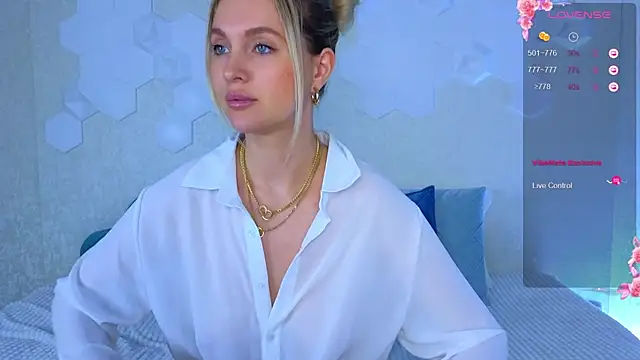 Snapshot of Lynna_Sparks chatting on 11-01-25, 02:46 Lynna Sparks online show from 11-01-25, 02:46