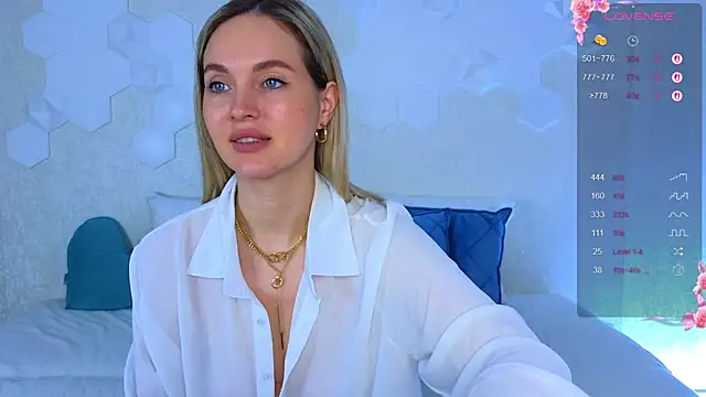 Snapshot of Lynna_Sparks chatting on 11-13-25, 03:49 Lynna Sparks online show from 11-13-25, 03:49