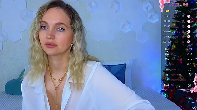 Snapshot of Lynna_Sparks chatting on 01-08-26, 03:53 Lynna Sparks online show from 01-08-26, 03:53