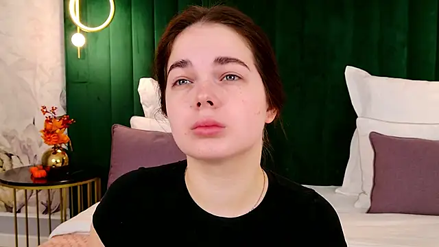 Snapshot of DeniseReese chatting on 10-07-25, 02:09 DeniseReese online show from 10-07-25, 02:09