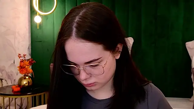 Snapshot of DeniseReese chatting on 10-08-25, 02:42 DeniseReese online show from 10-08-25, 02:42