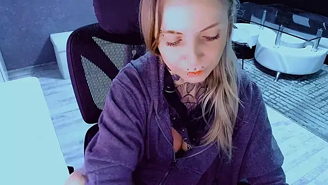 Snapshot of InesGold chatting on 05-16-26, 10:36 InesGold online show from 05-16-26, 10:36