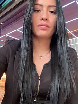 Snapshot of Sara_luna_ chatting on 03-18-25, 05:53 Sara luna  online show from 03-18-25, 05:53