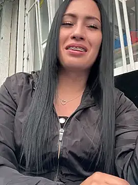 Snapshot of Sara_luna_ chatting on 03-21-25, 10:39 Sara luna  online show from 03-21-25, 10:39