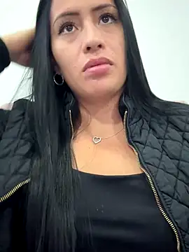 Snapshot of Sara_luna_ chatting on 10-30-25, 11:38 Sara luna  online show from 10-30-25, 11:38