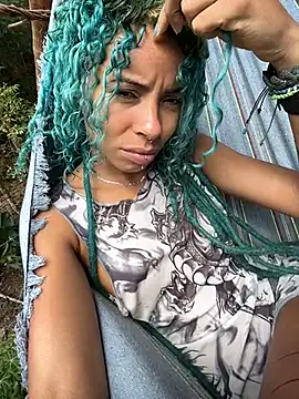 Snapshot of sammoura01 chatting on 10-27-25, 04:11 sammoura01 online show from 10-27-25, 04:11