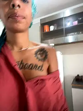 Snapshot of sammoura01 chatting on 11-08-25, 11:43 sammoura01 online show from 11-08-25, 11:43