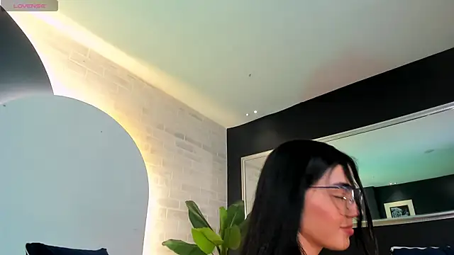 Snapshot of LucianaMillerX chatting on 01-13-25, 11:06 LucianaMillerX online show from 01-13-25, 11:06
