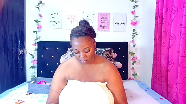Snapshot of CiaraEbony chatting on 01-18-25, 01:41 CiaraEbony online show from 01-18-25, 01:41