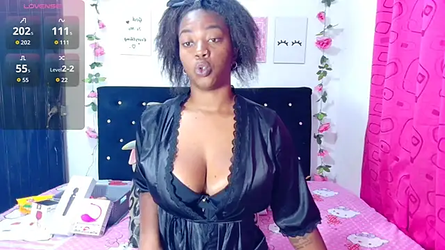 Snapshot of CiaraEbony chatting on 10-11-25, 01:05 CiaraEbony online show from 10-11-25, 01:05