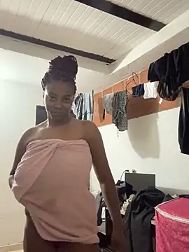 Snapshot of CiaraEbony chatting on 06-10-26, 11:35 CiaraEbony online show from 06-10-26, 11:35