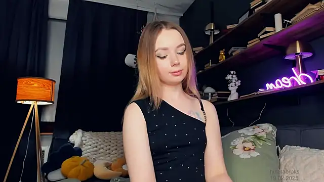 DominikaElis online show from 02-20-25, 12:41