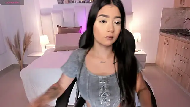 amelie jhons online show from 11-18-25, 08:24