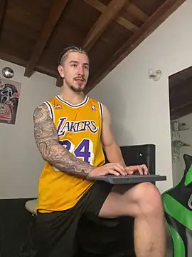 Valentino Xander online show from 11-07-25, 12:43