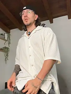 Valentino Xander online show from 03-12-26, 04:51