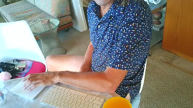 Snapshot of costanza7070 chatting on 07-16-26, 10:27 costanza7070 online show from 07-16-26, 10:27