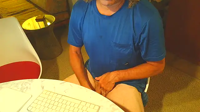 Snapshot of costanza7070 chatting on 07-19-26, 05:55 costanza7070 online show from 07-19-26, 05:55