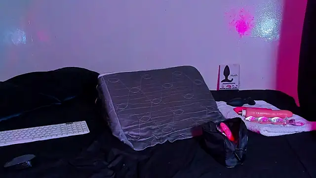 Piggy Eddy online show from 03-18-26, 01:42