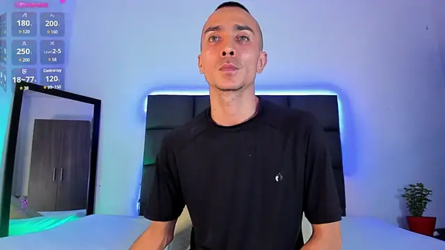 Snapshot of steven_hott8 chatting on 02-08-25, 03:52 steven hott8 online show from 02-08-25, 03:52