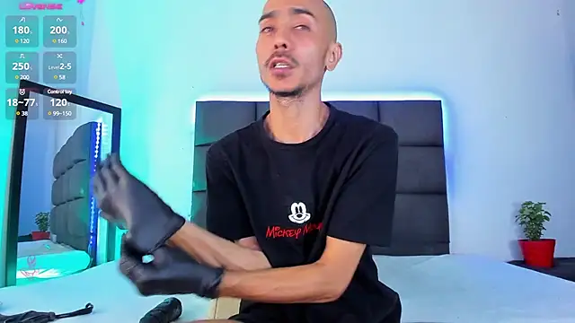 Snapshot of steven_hott8 chatting on 02-21-25, 03:54 steven hott8 online show from 02-21-25, 03:54