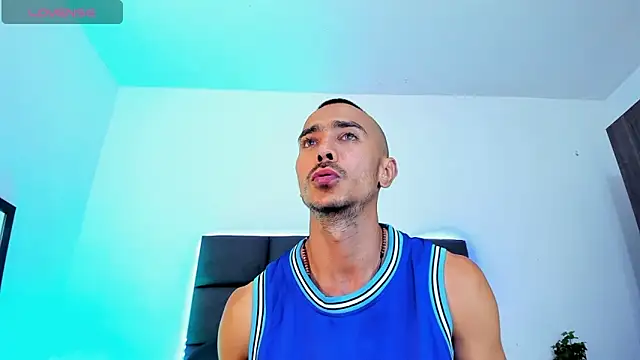 Snapshot of steven_hott8 chatting on 11-16-25, 08:25 steven hott8 online show from 11-16-25, 08:25