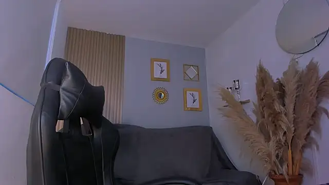 NatyFerrer  online show from 10-31-25, 10:49